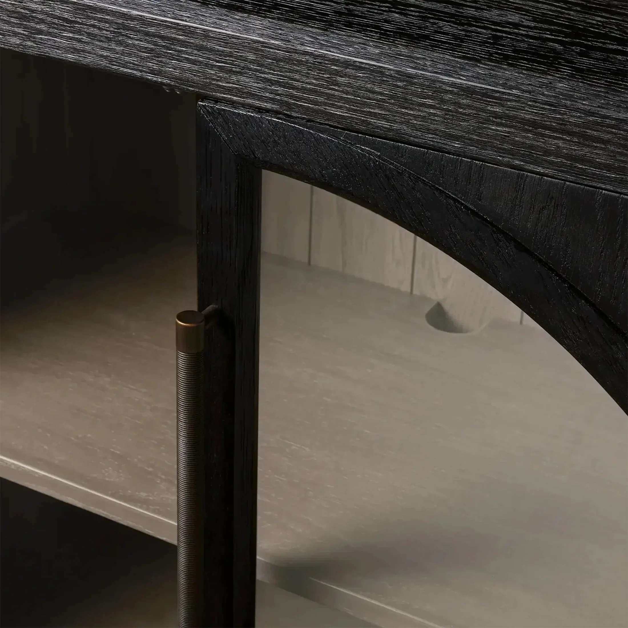 Низкий - профиль черное стекло - передний шкаф