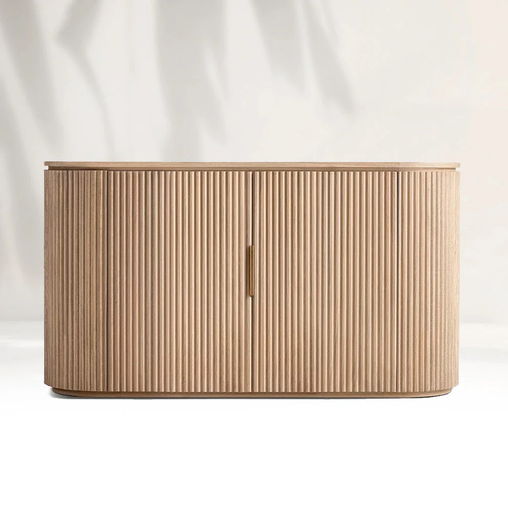 Дубовый шкаф в гостиной