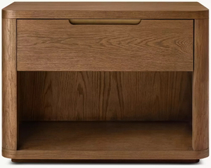 Сплошная древесина открыта на тумбочке 