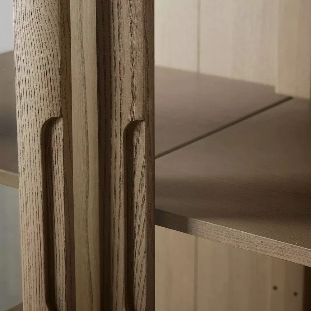 Книжный шкаф