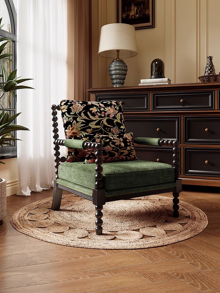 Французский ретро -жемчужный стул