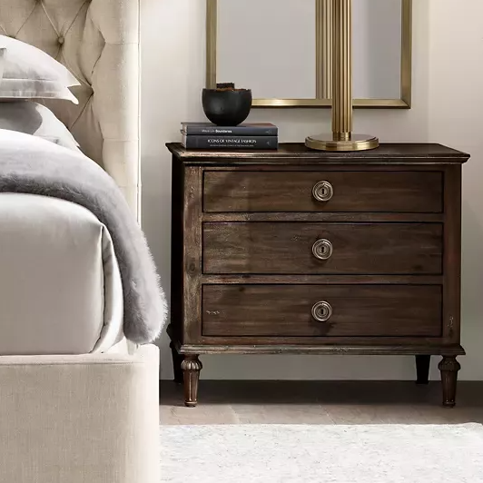 Rattan & Wood Nickland: постройте теплую основу для спальни с классической текстурой