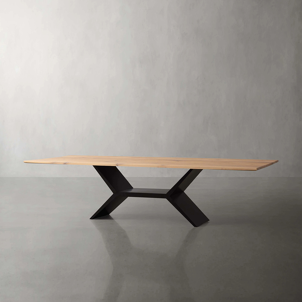 Обеденный стол с твердым деревом