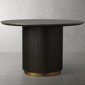 Дубовый обеденный стол