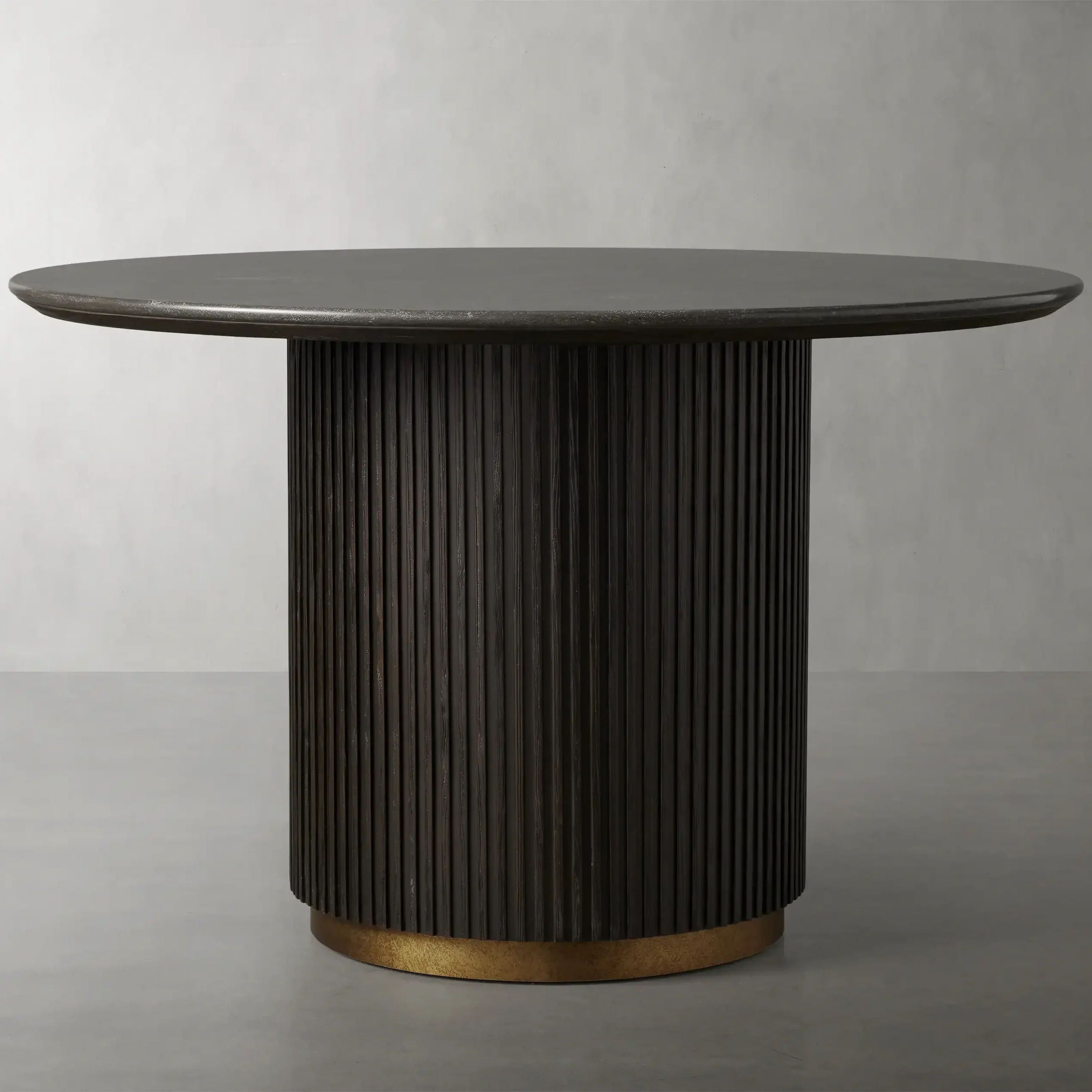 Дубовый обеденный стол