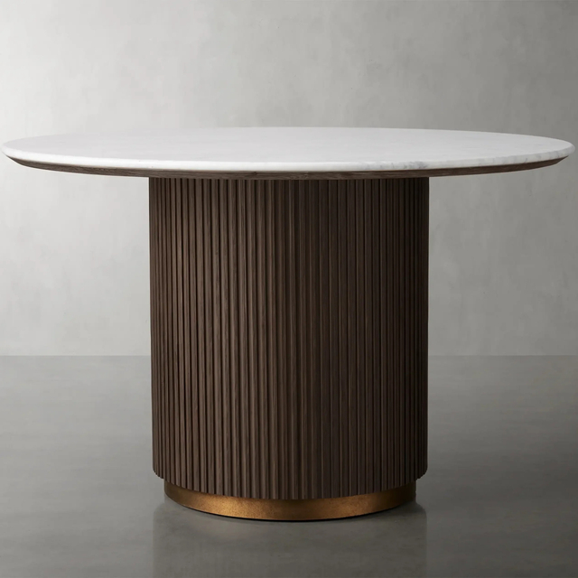 Дубовый обеденный стол