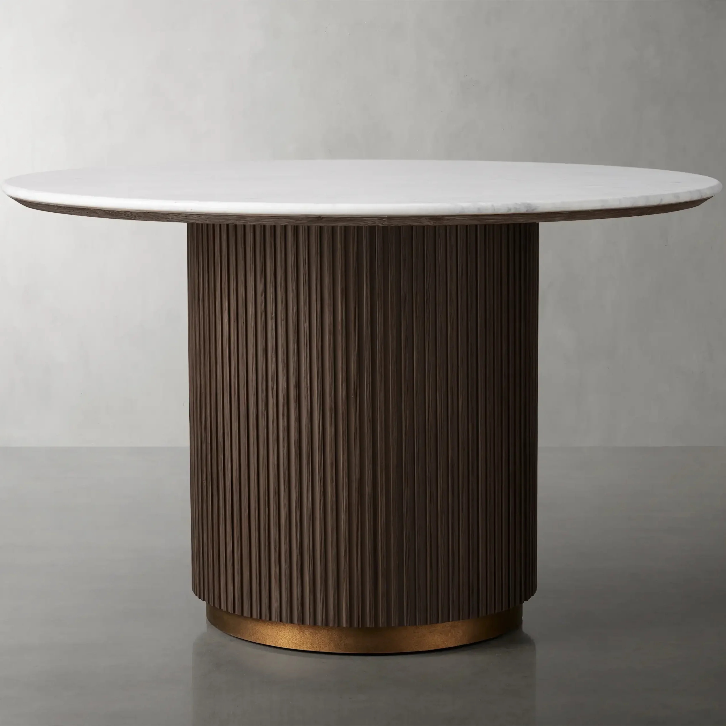 Дубовый обеденный стол