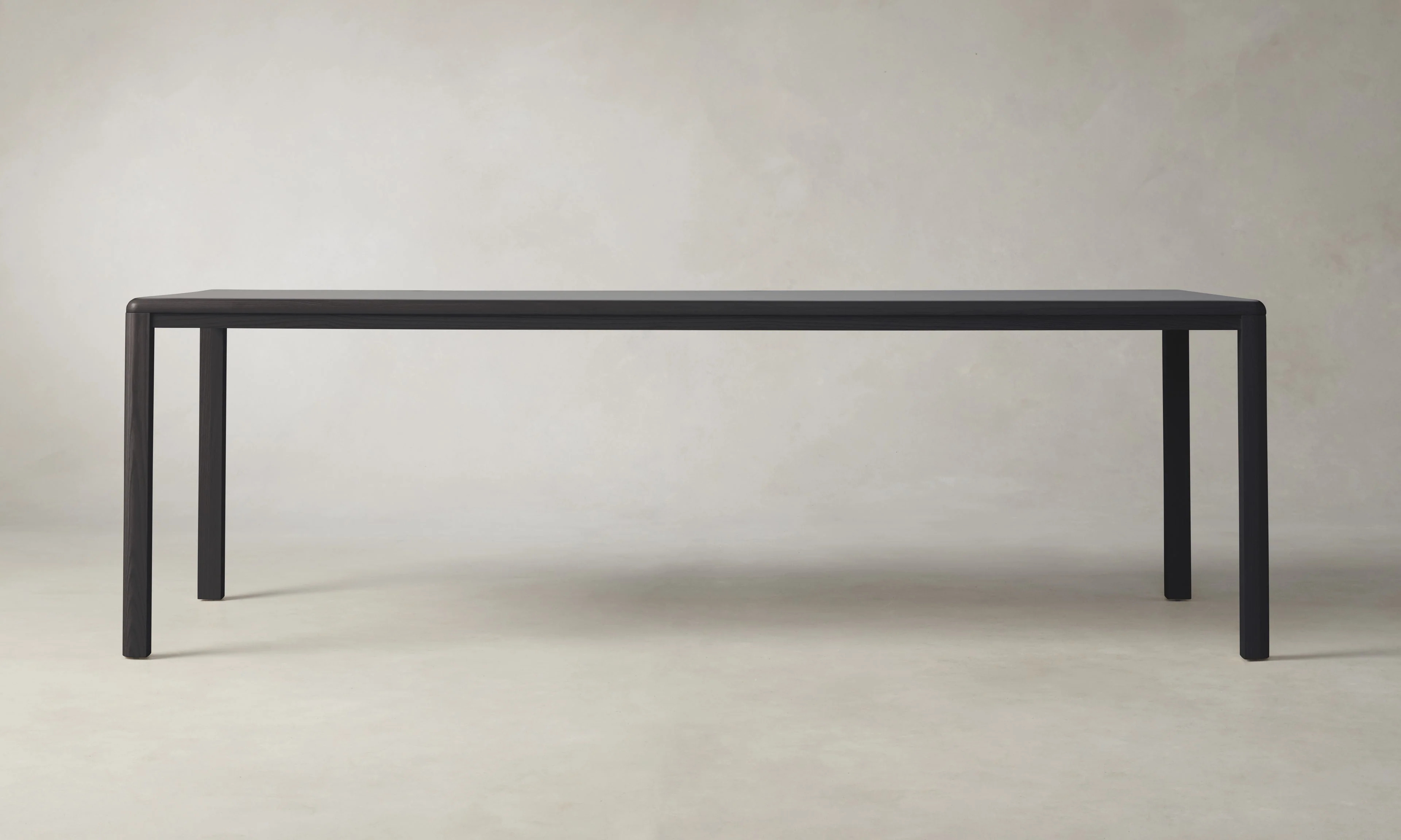 Прямо - обеденный стол пепла