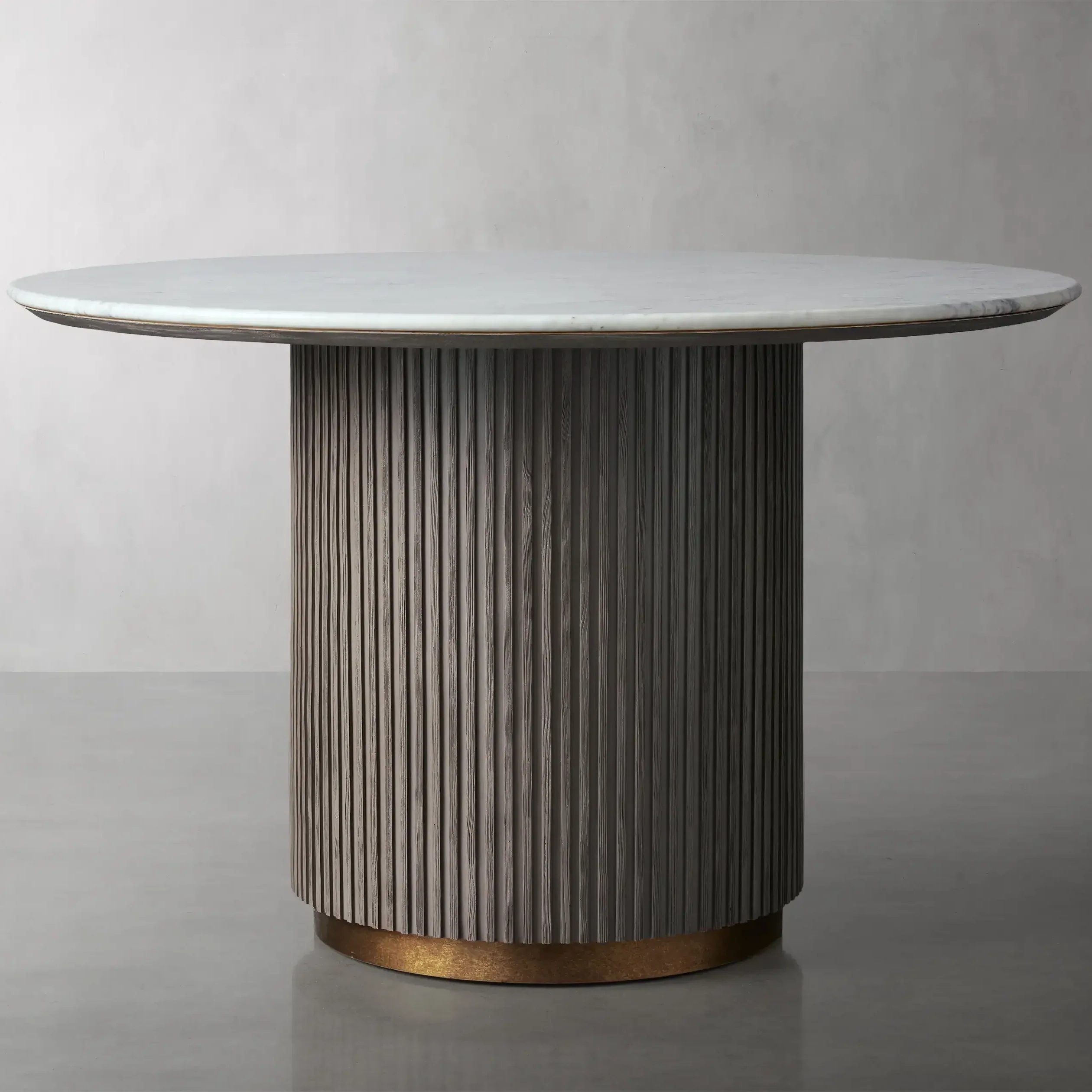 Дубовый обеденный стол