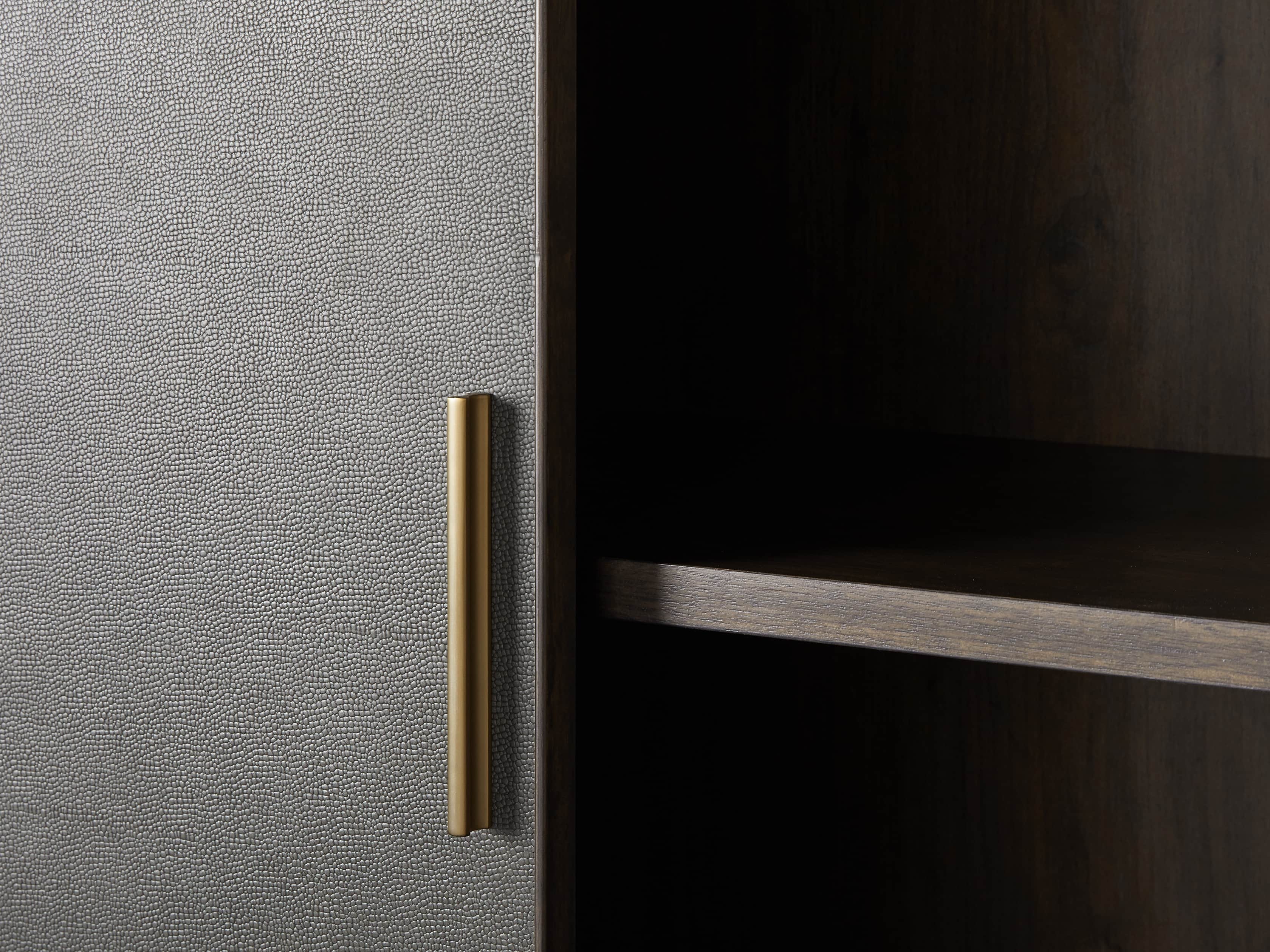 темно -коричневая рама с твердым деревом