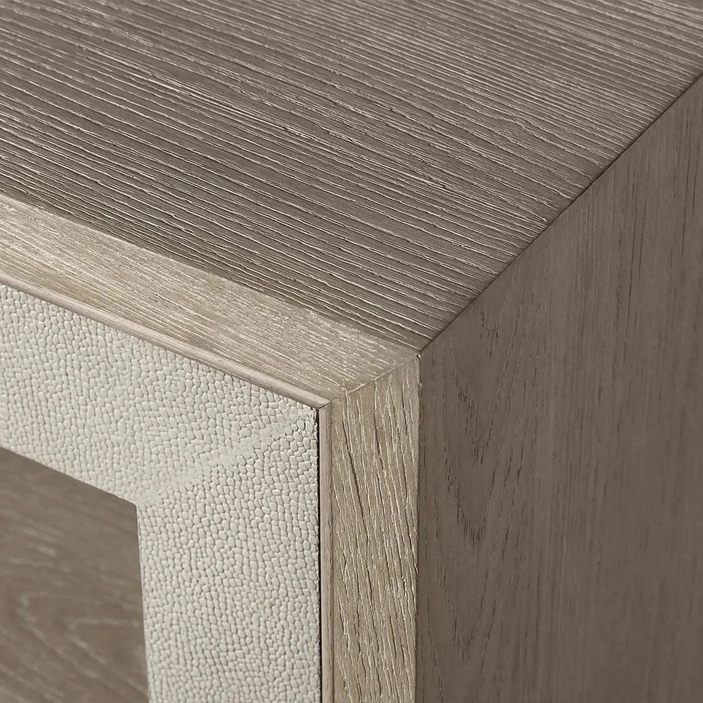  Два дверного шкафа со стеклянными дверями