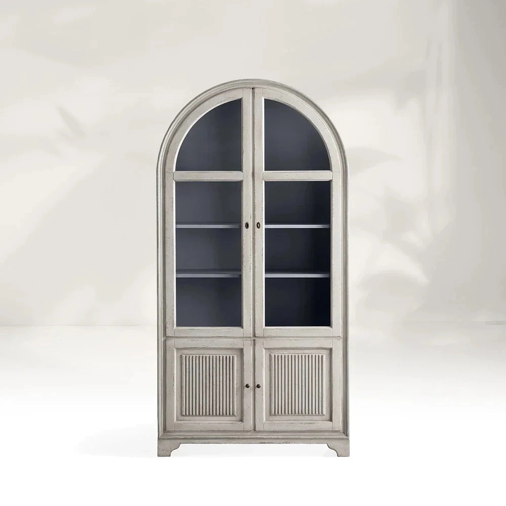 Стеклянный шкаф с белым дубом безмятежно