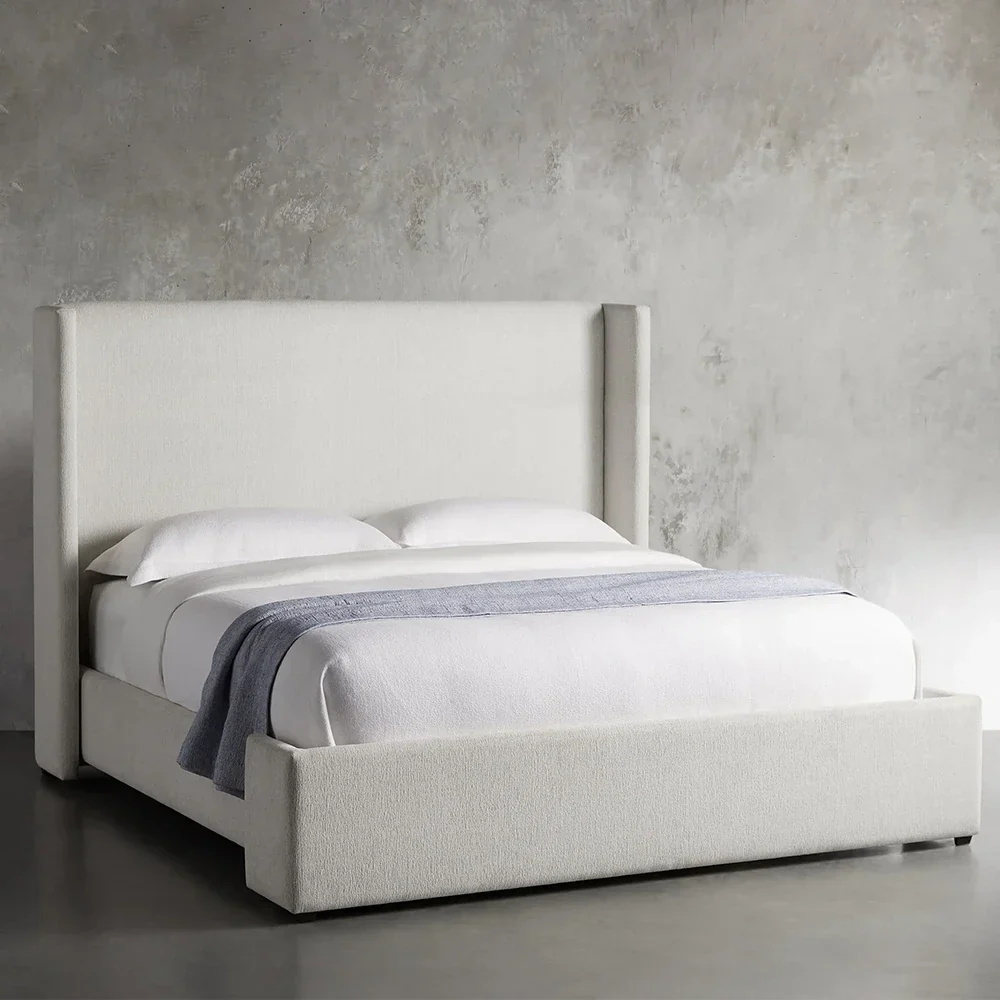 Обитая кровать