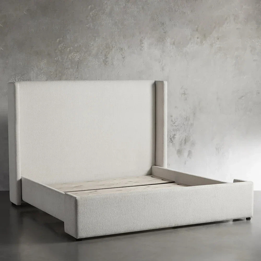 Обитая кровать