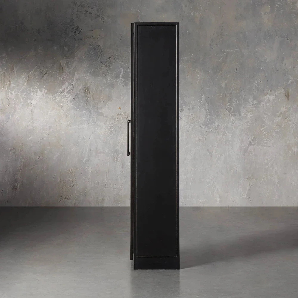 Книжный шкаф