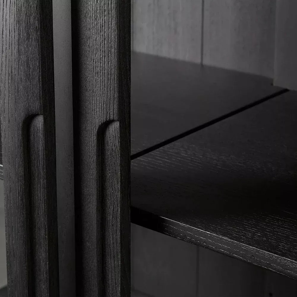 Книжный шкаф