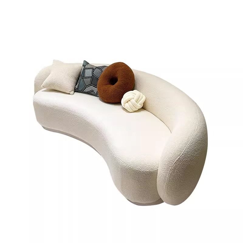 Северный простой и современный диван в гостиной