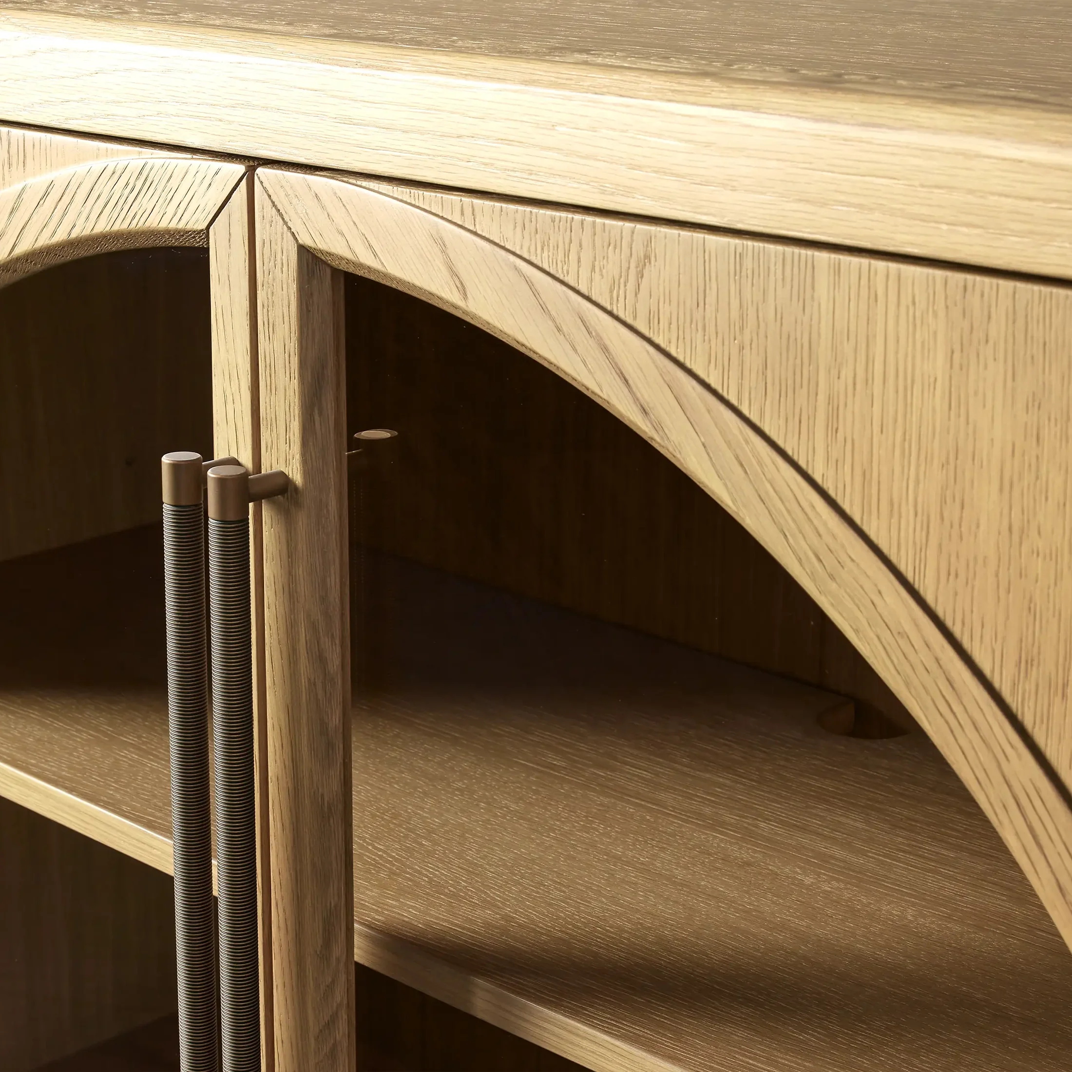 Низкий - профиль черное стекло - передний шкаф