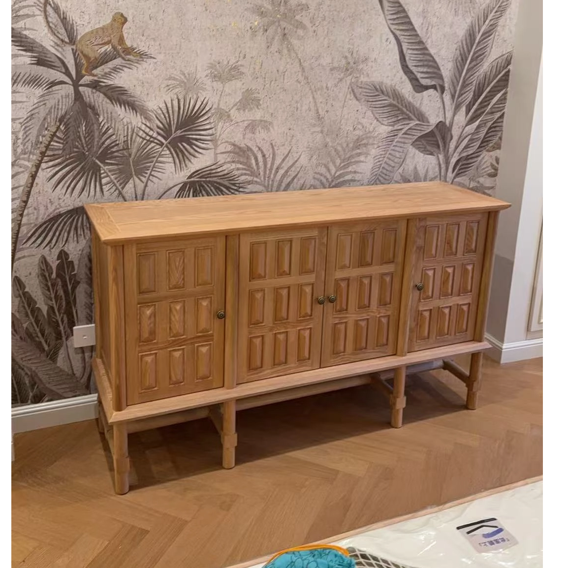 Дуб - шкаф из твердого дерева 