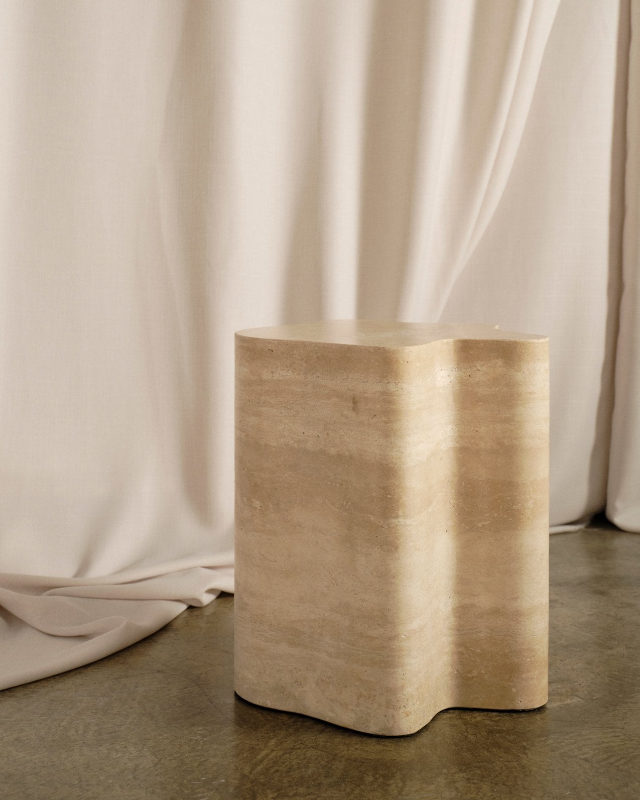 Стол боковой коры дерева