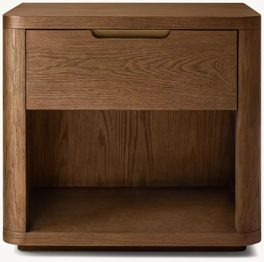 Сплошная древесина открыта на тумбочке 