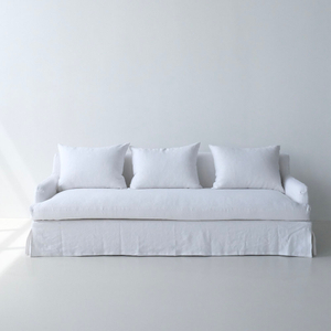 Помытый тканевый диван в стиле дзен