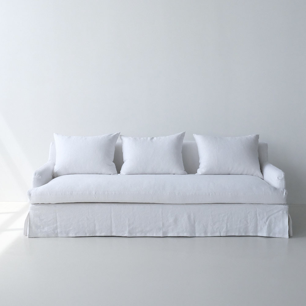 Помытый тканевый диван в стиле дзен