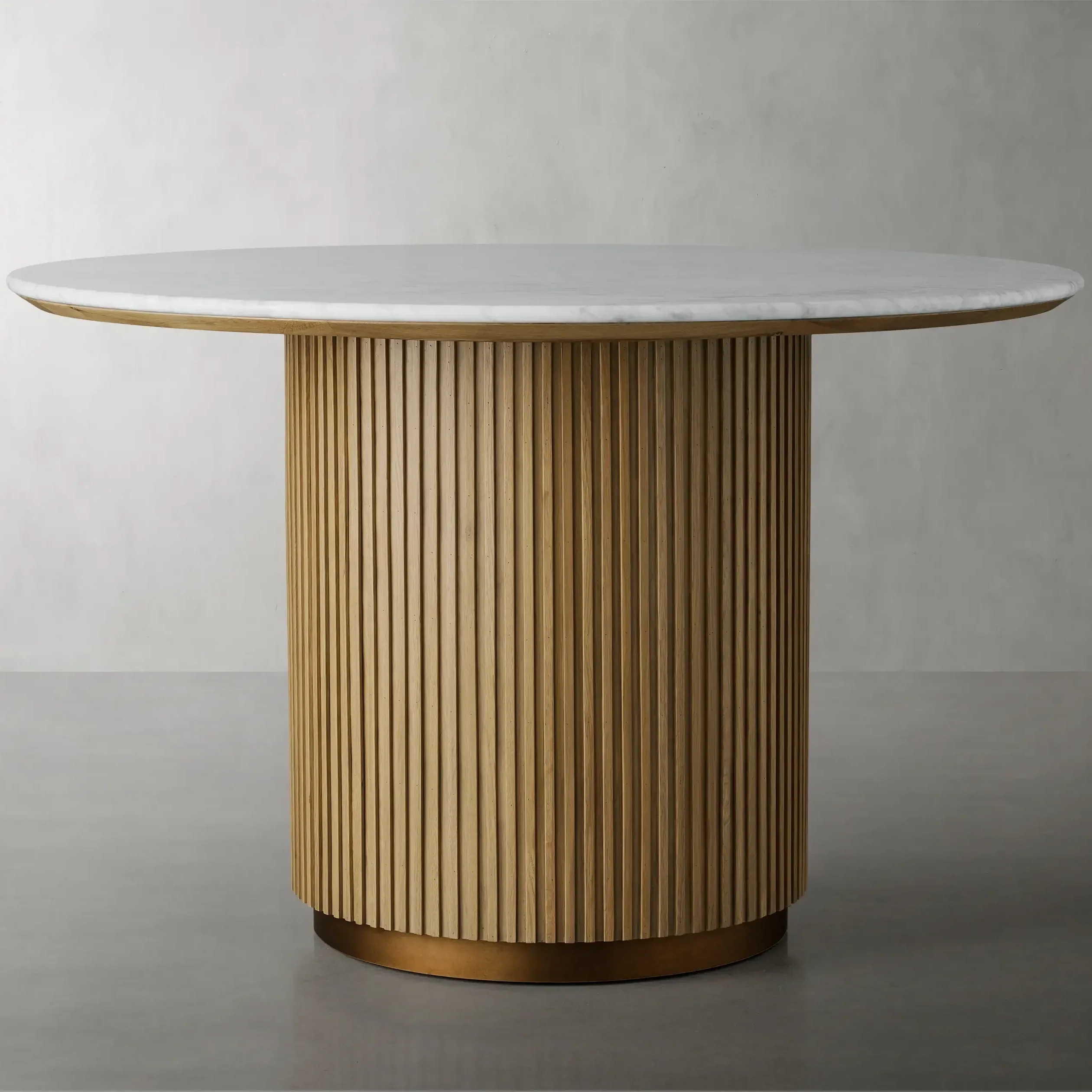 Дубовый обеденный стол