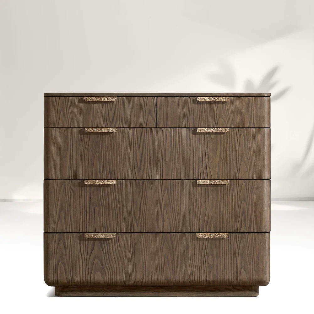 Коричневый комод