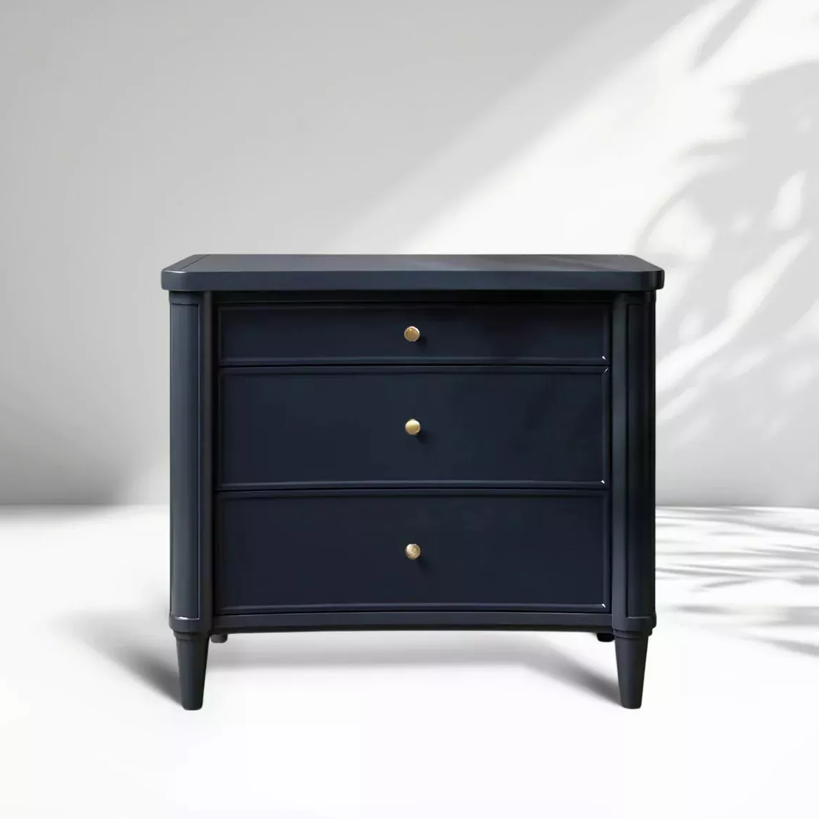 Сплошная древесина для прикроватного туалета: смесь американской роскоши и изысканности, устанавливающая новый эталон для эстетики для хранения спальни.