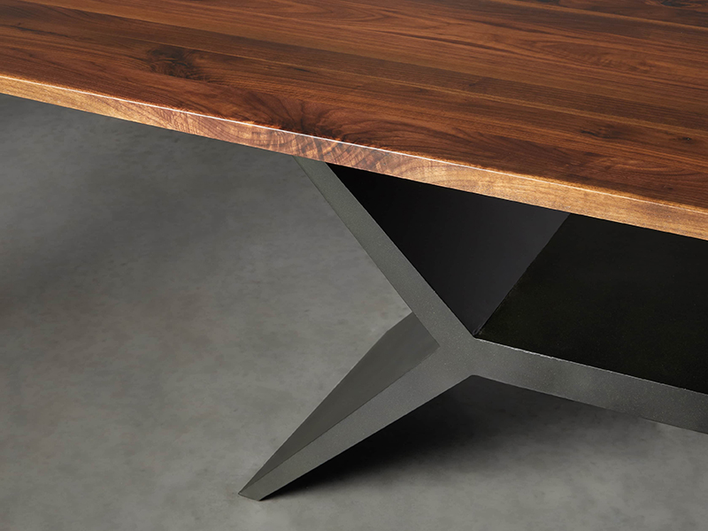 Обеденный стол