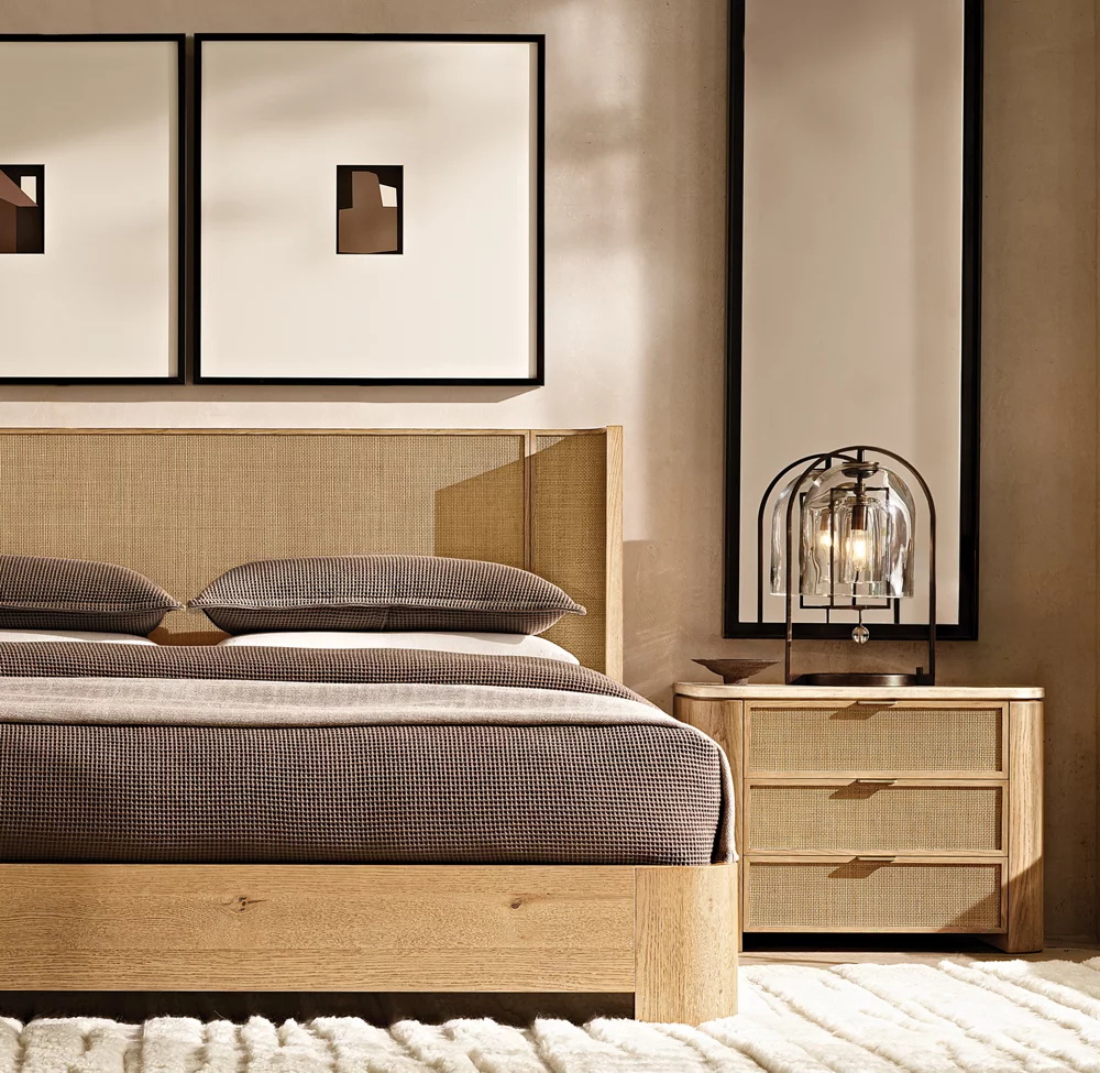 Американская сплошная двуспальная кровать