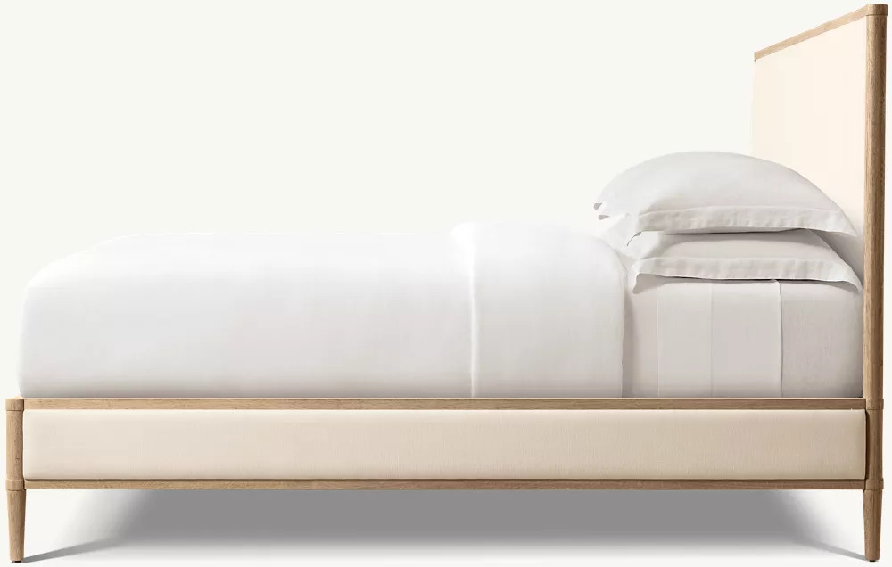 Кровать из массива дерева с тканевым покрытием