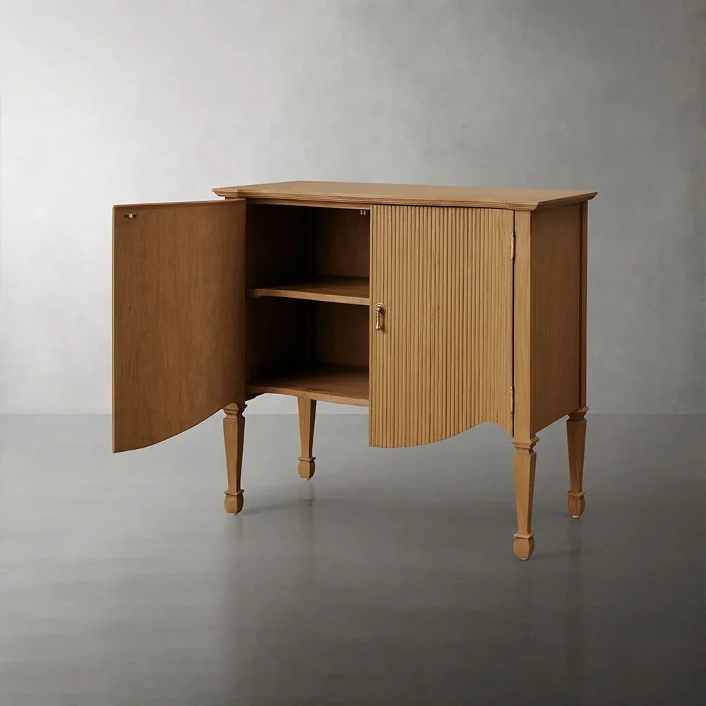 Дугообразной зал шкаф