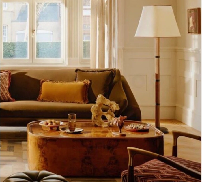 Столичный столик с твердым деревом в сельском стиле