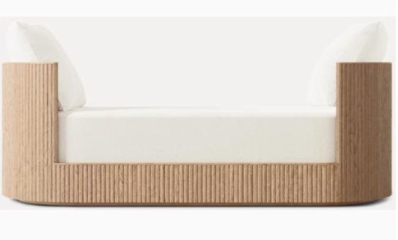 Французская гостиная в конце кровати