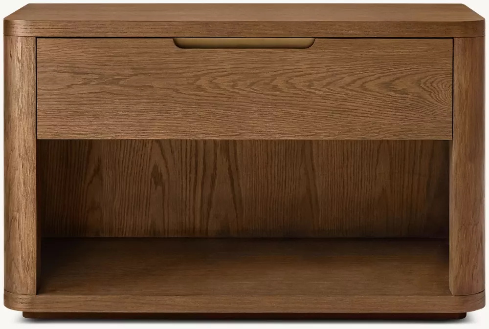 Сплошная древесина открыта на тумбочке 