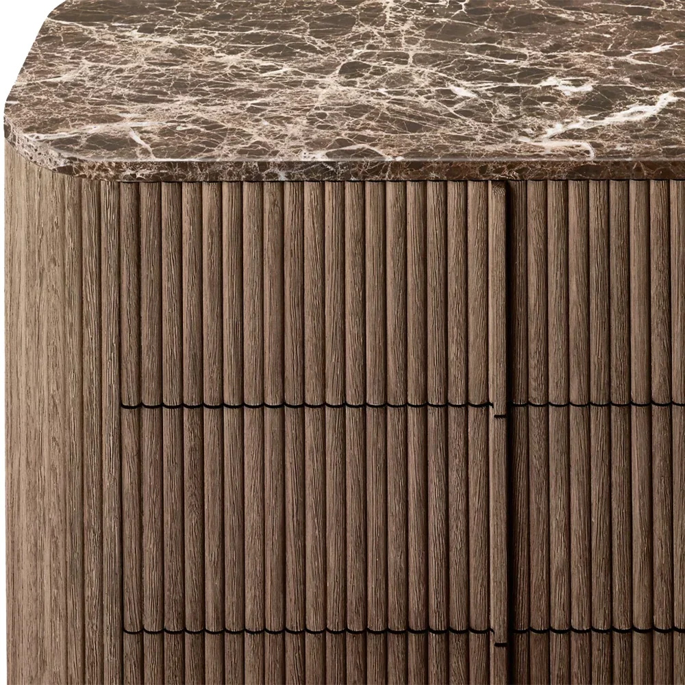 Шкаф с коричневым дубовым цветом