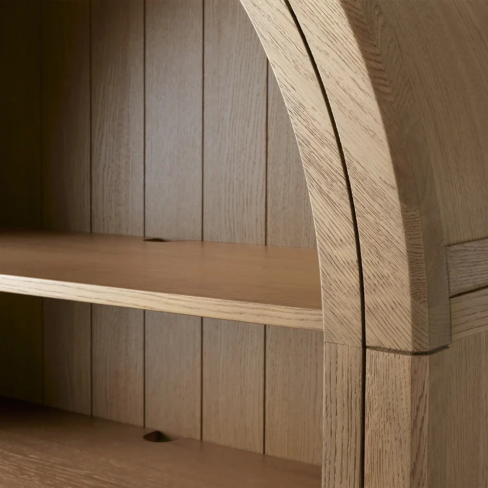 Открытый книжный шкаф