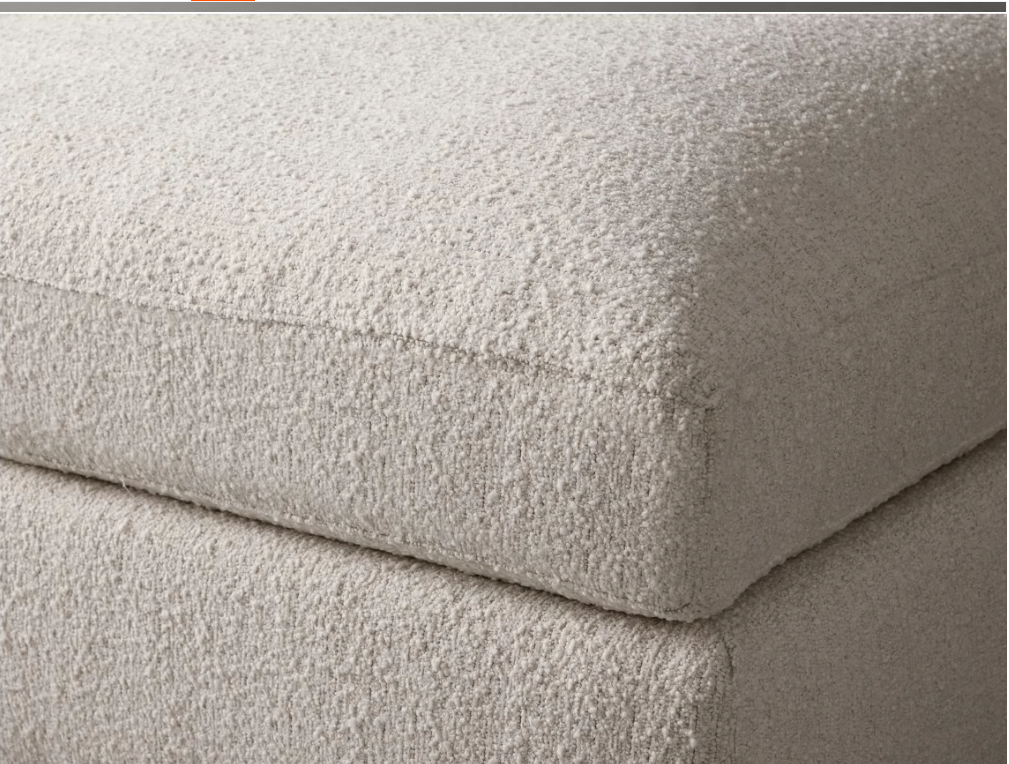 Современный и простой случайный диван