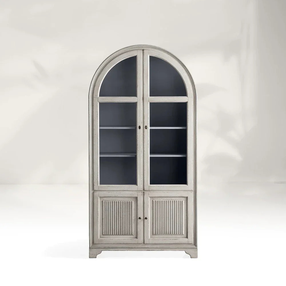 Стеклянный шкаф с белым дубом безмятежно