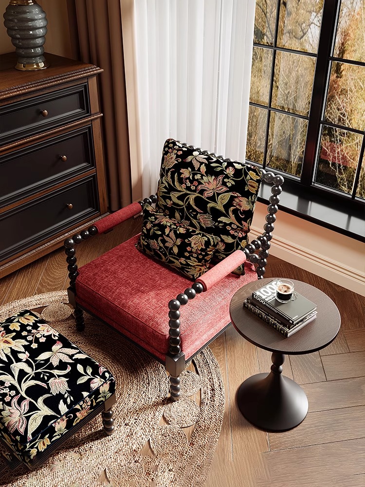 Французский ретро -жемчужный стул